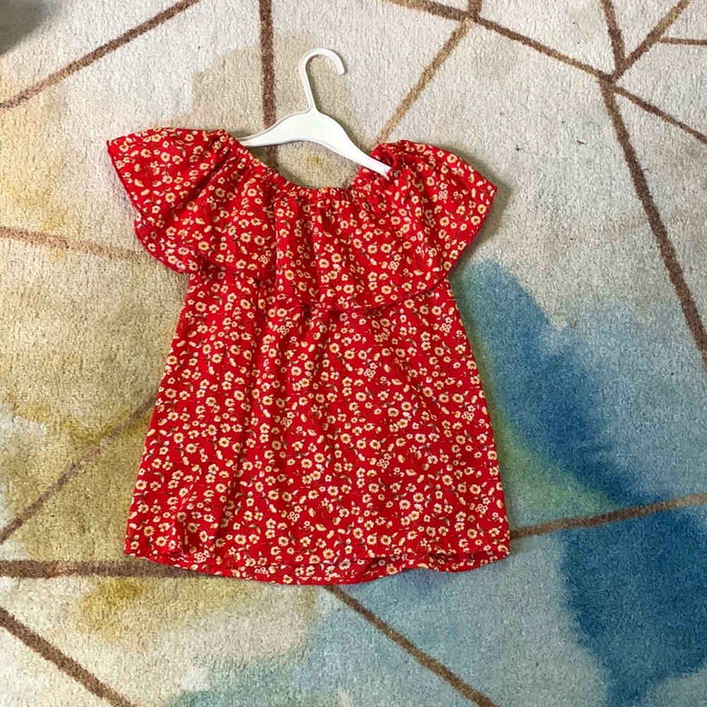 Chenault girl, size 10 kids, red with small yellow flowers